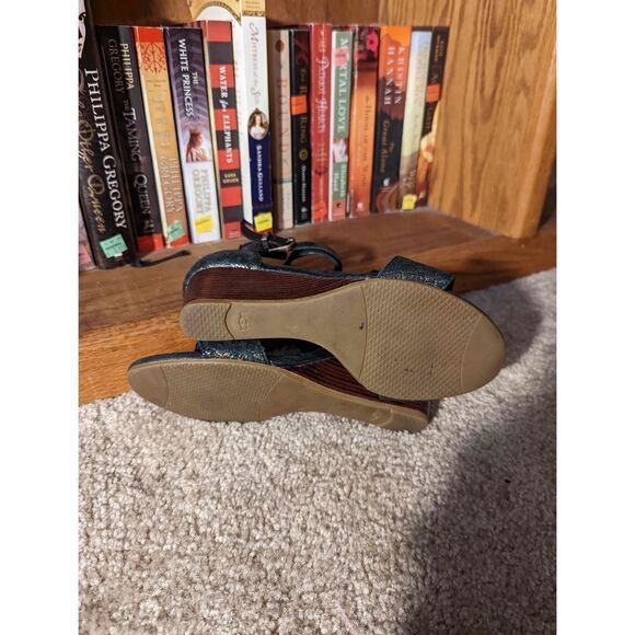 Ugg black and gold leather back zip side buckle wedge sandals sz 5.5 - Picture 5 of 6